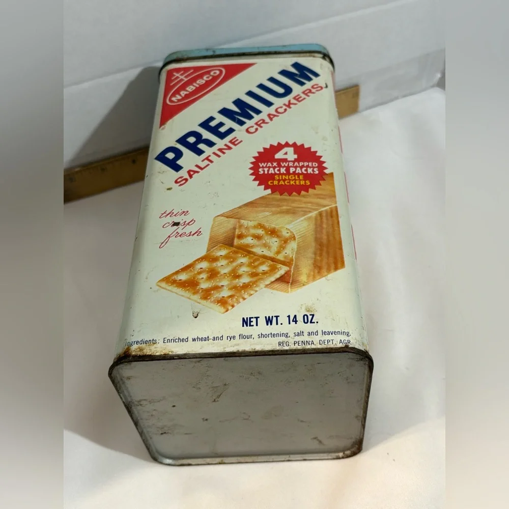 vintage Nabisco Premium‎ Saltine Crackers metal tin